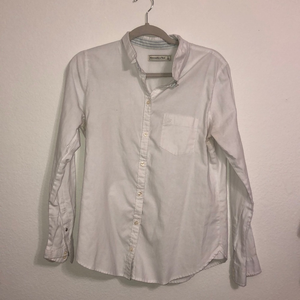 White button up collard shirt